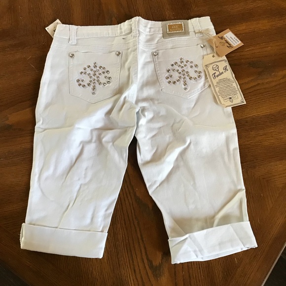 New - Distressed White Cropped Jeans - Picture 5 of 8